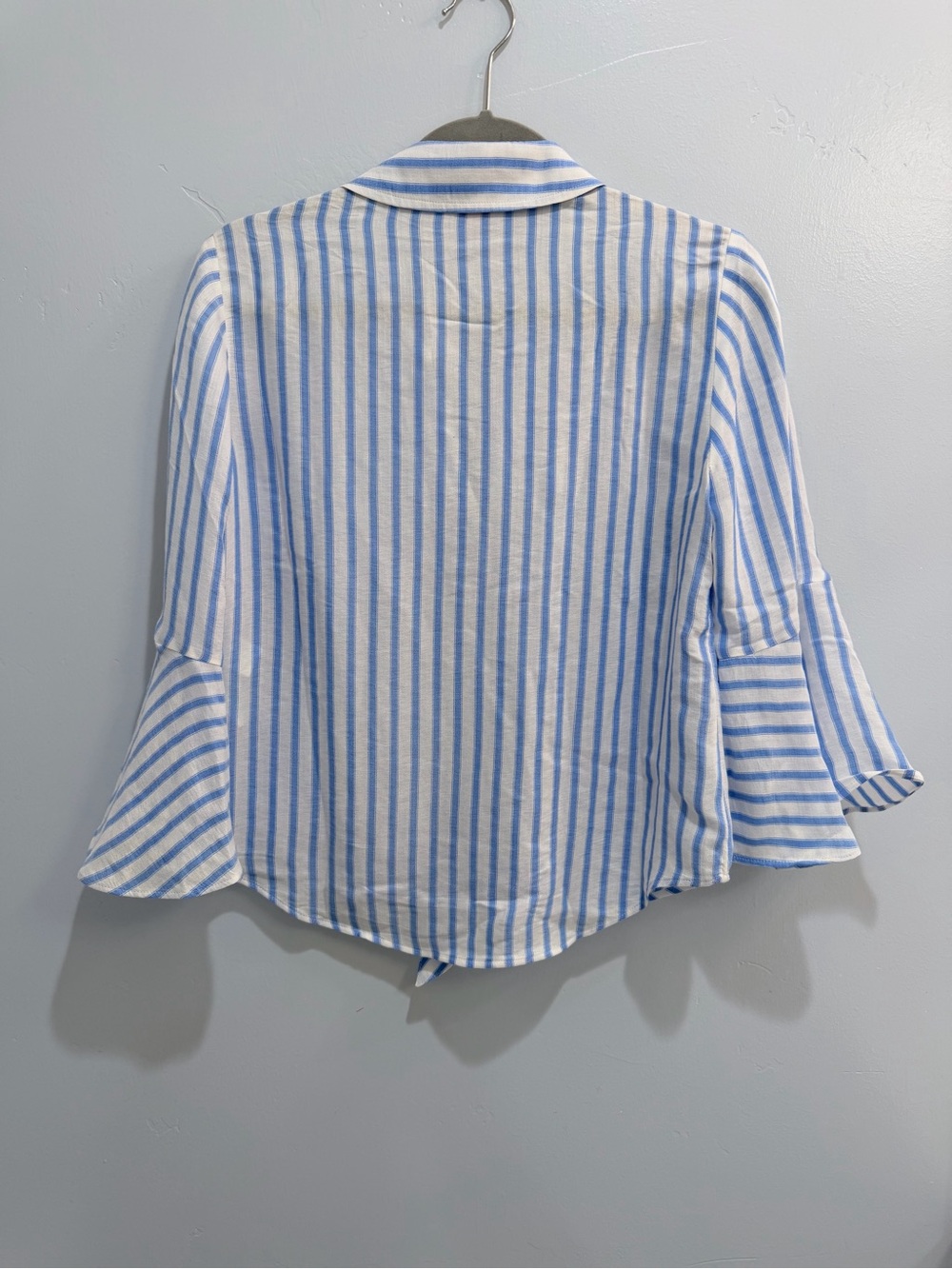 Lilly Pulitzer Blue White Striped Bell Sleeve Tie Front Blouse Coastal Small - Picture 9 of 10